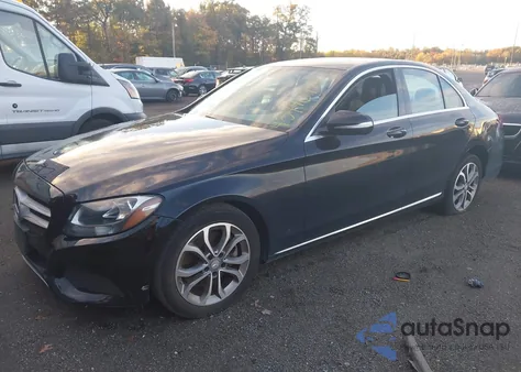 2015 Mercedes-Benz C 300 из США, поврежденный, VIN 55SWF4JB4FU055107